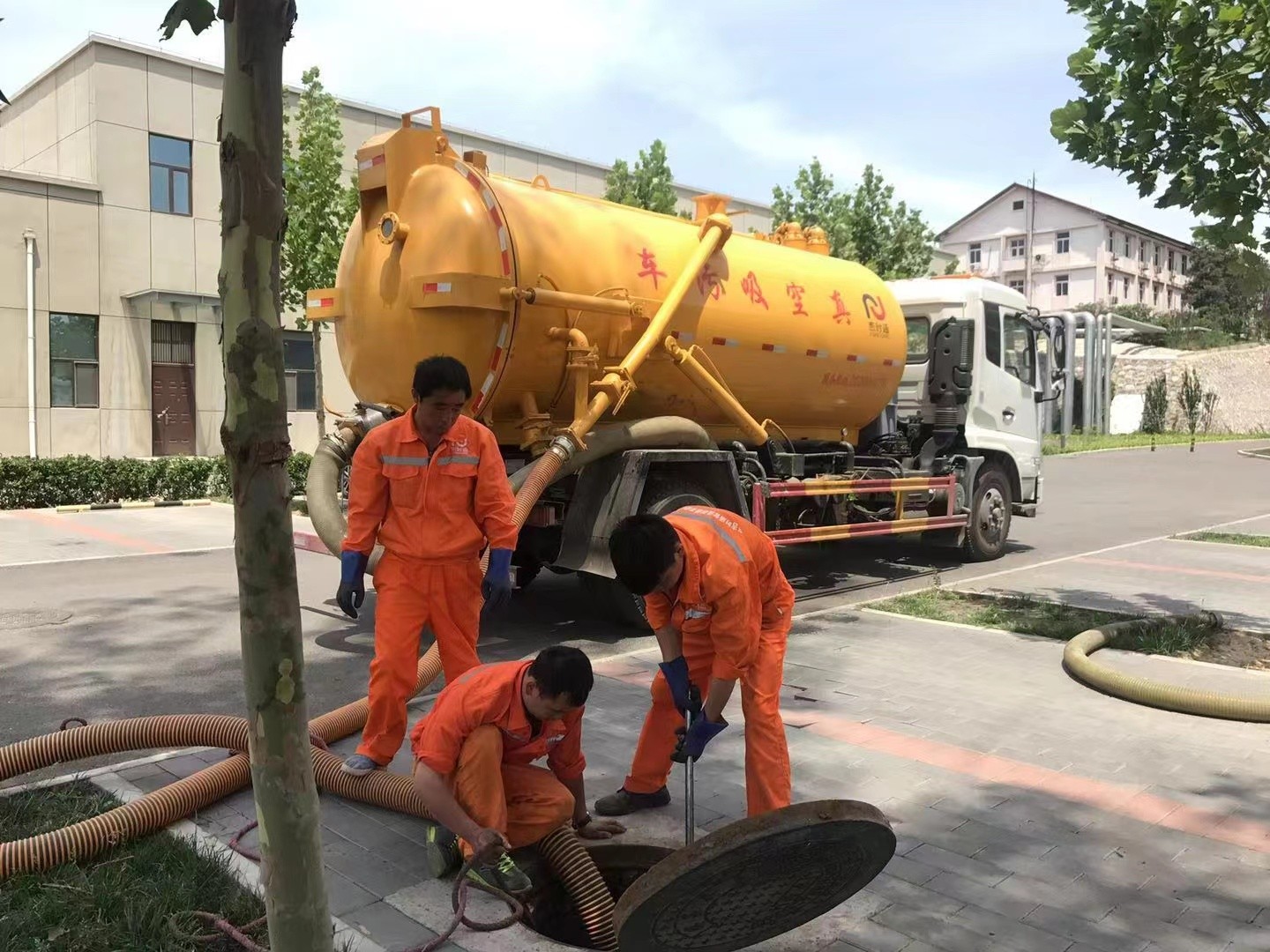 上安乡化粪池清理与5-8吨吸粪车施工效率分析